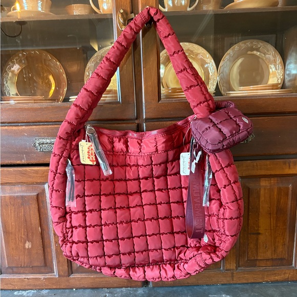 ♥️💖 SOUR CHERRY FP Movement Quilted Carryall NO LONGER AVAILABLE Dark Red NWT - Picture 9 of 14